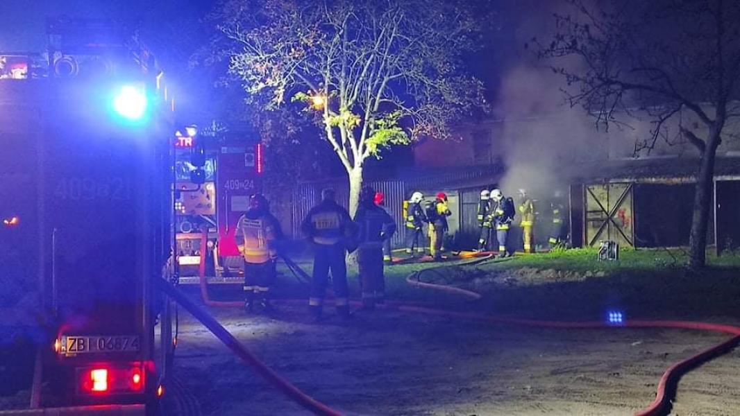 Pożar garaży w Karlinie